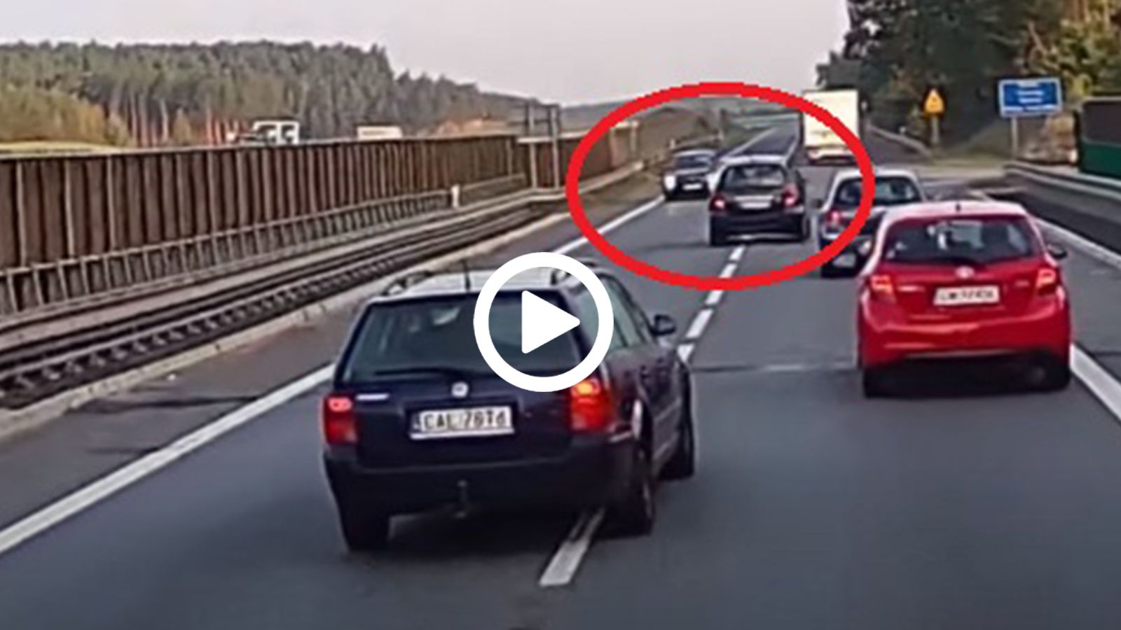 Έρχεται οδηγός από το αντίθετο ρεύμα και δεν του «καίγεται» καρφάκι